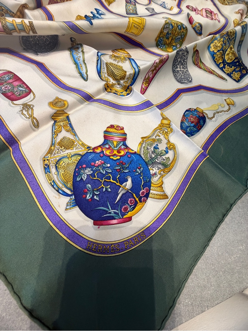 Hermès Paris Carré 90 "Qu'importe le Flacon" Vintage Silk Scarf Perfume Bottle - Picture 2 of 13